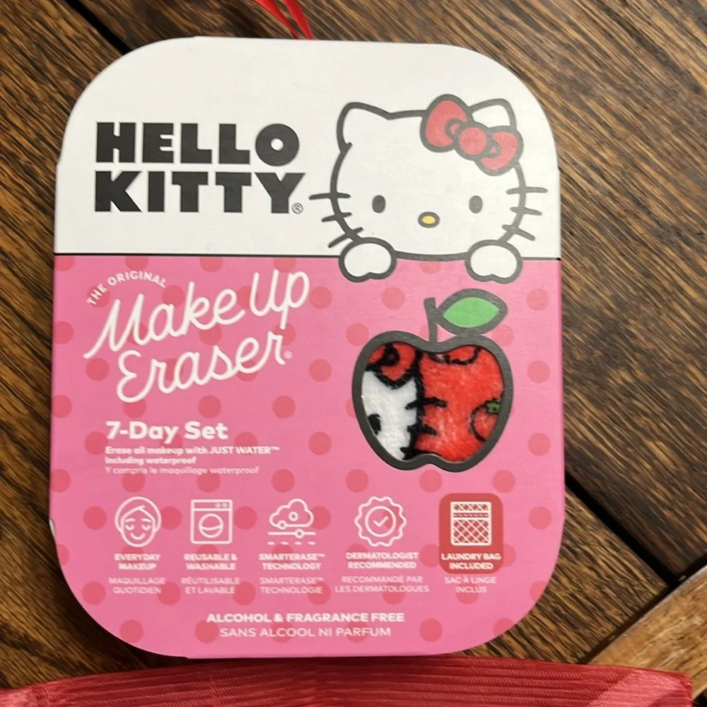Make up eraser, including waterproof mascara. Hello Kitty.